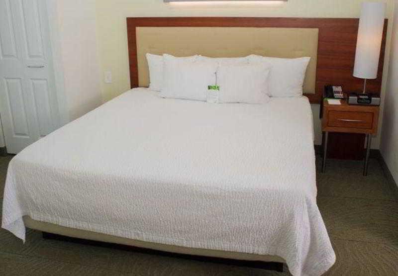 Springhill Suites Hampton Buitenkant foto